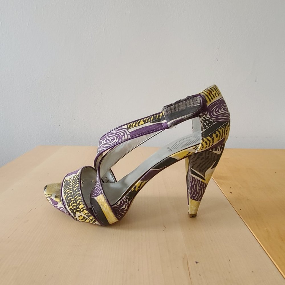 Report Summer Open Toe Pattern Heels - Sz 7 - image 2